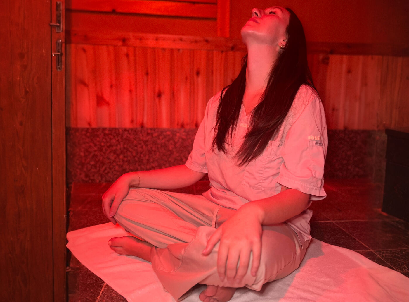 A woman enjoying the benefits of red light therapy