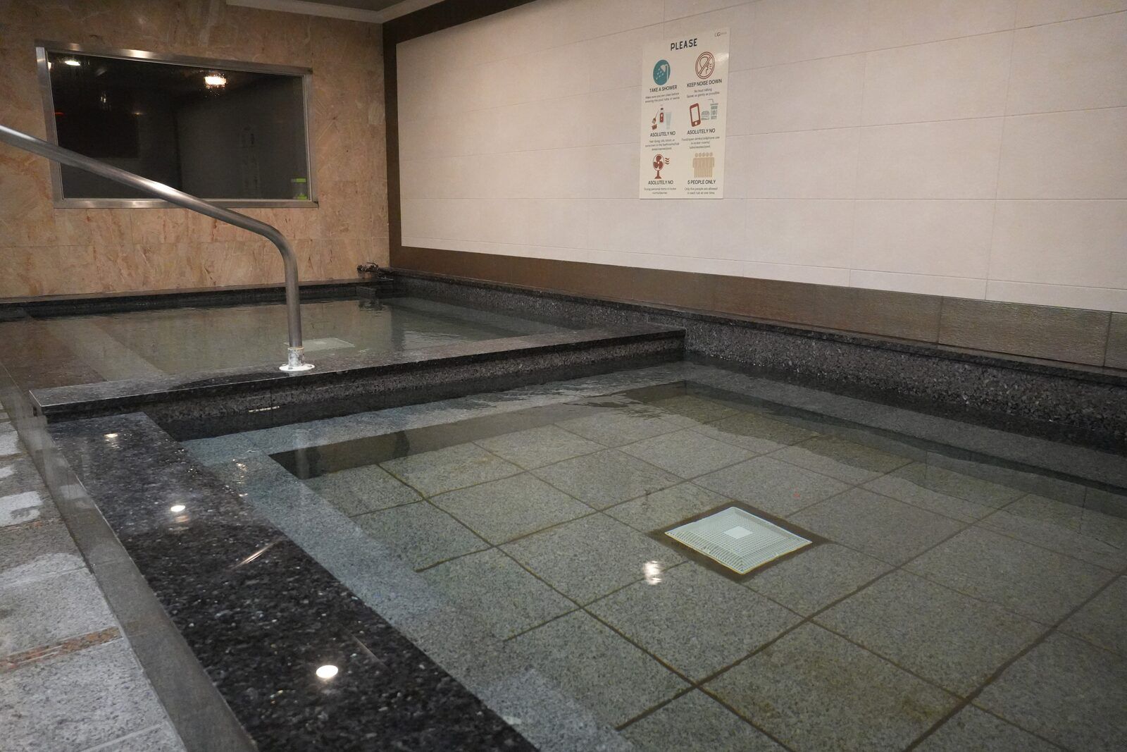 CGI hot and cold contrast tubs